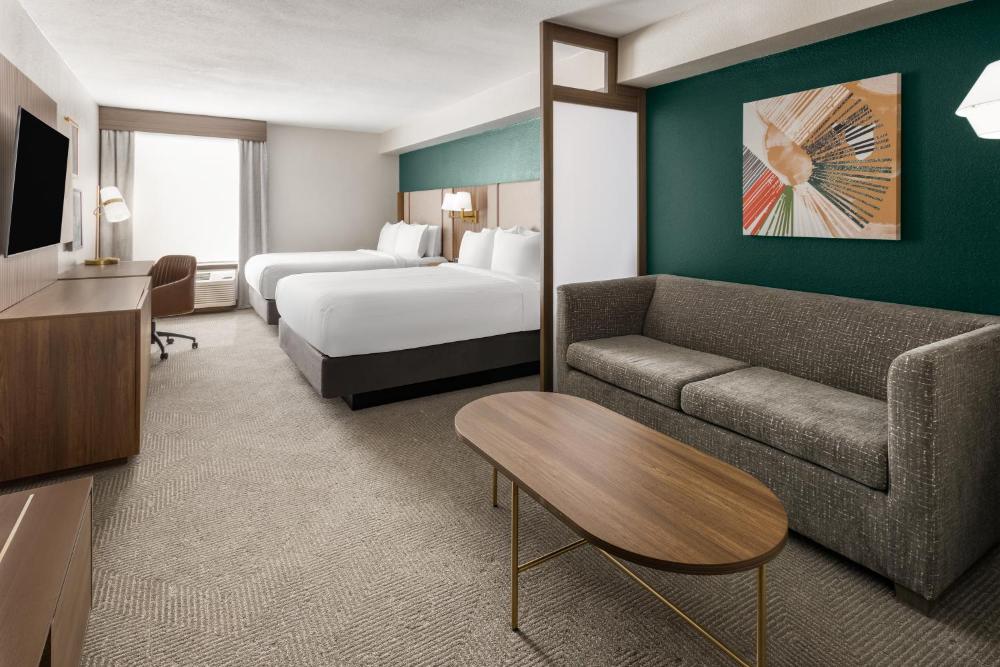 Queen Suite with Two Queen Beds interior