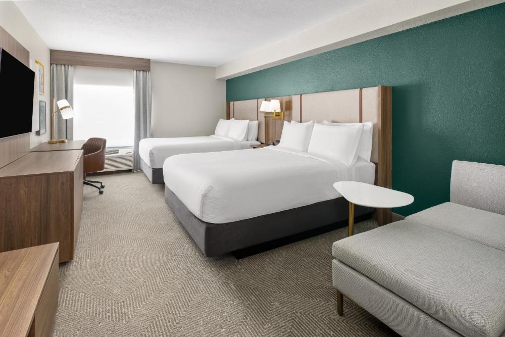 Standard Room with Two Queen Beds interior